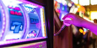 111slot Myanmar Online Bingo ဂိမ်း MMK ကျပ်ငွေ Live Room ကစားနေစဉ်